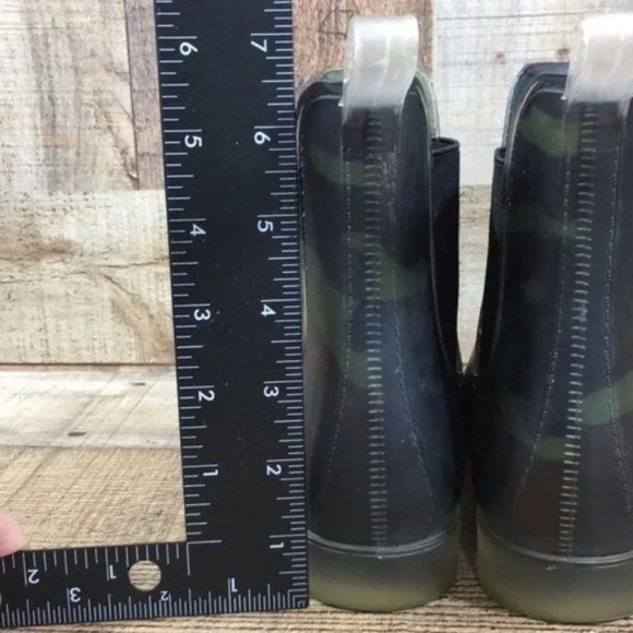 J. Crew Black Green Swirl Rubber Chelsea Boots Womens 7 Slip On Ankle Bootie - Picture 9 of 12